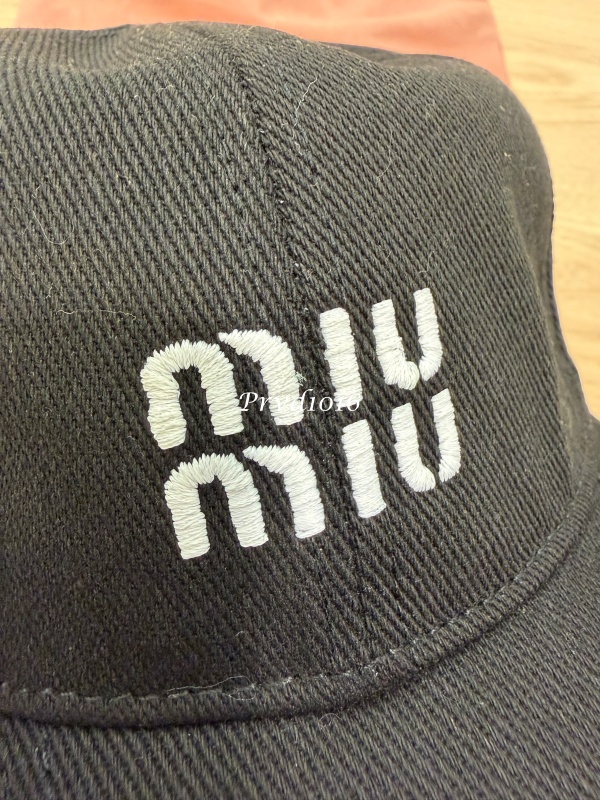 實拍免運 Miu Miu 經典刺繡LOGO 復古短簷棒球帽 男女同款 百搭老帽 潮流穿搭 遮陽帽 鴨舌帽 街頭質感 質感配件:圖片 15