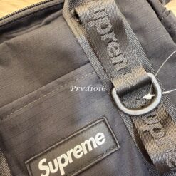 實拍免運 Supreme 2026 經典 Mini Duffle Bag 迷你波士頓包 側背包 斜背包 CORDURA 機能小包 潮流 穿搭 街頭男女多色:圖片 7