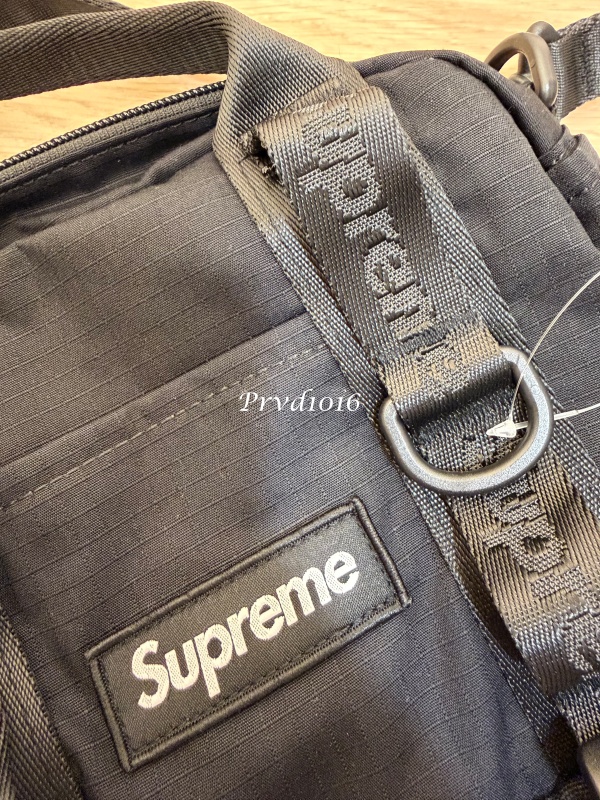 實拍免運 Supreme 2026 經典 Mini Duffle Bag 迷你波士頓包 側背包 斜背包 CORDURA 機能小包 潮流 穿搭 街頭男女多色:圖片 7