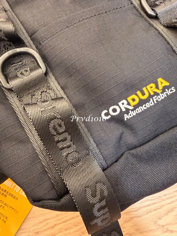 實拍免運 Supreme 2026 經典 Mini Duffle Bag 迷你波士頓包 側背包 斜背包 CORDURA 機能小包 潮流 穿搭 街頭男女多色:圖片 14