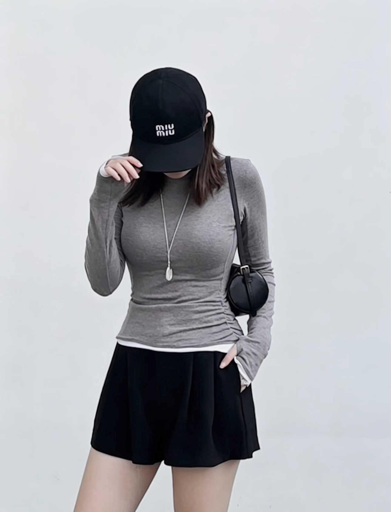 實拍免運 Miu Miu 經典刺繡LOGO 復古短簷棒球帽 男女同款 百搭老帽 潮流穿搭 遮陽帽 鴨舌帽 街頭質感 質感配件:圖片 4