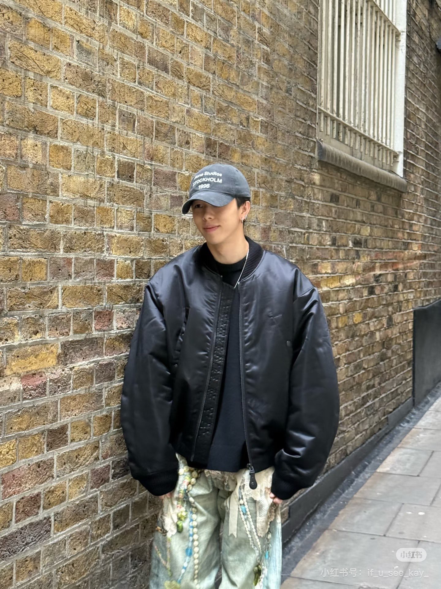 實拍免運 Acne Studios 經典標誌 緞面飛行夾克 飛行外套 男女同款 字母印花 夾克外套 潮流穿搭 質感配件:圖片 2