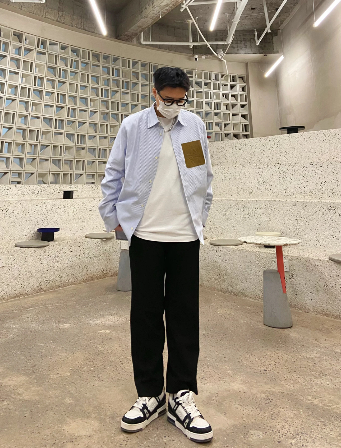 (現貨專區)實拍免運 Loewe 羅意威 胸口小牛皮條紋襯衫 質感奢華 高級感 穿搭 男款 藍白條紋:圖片 4
